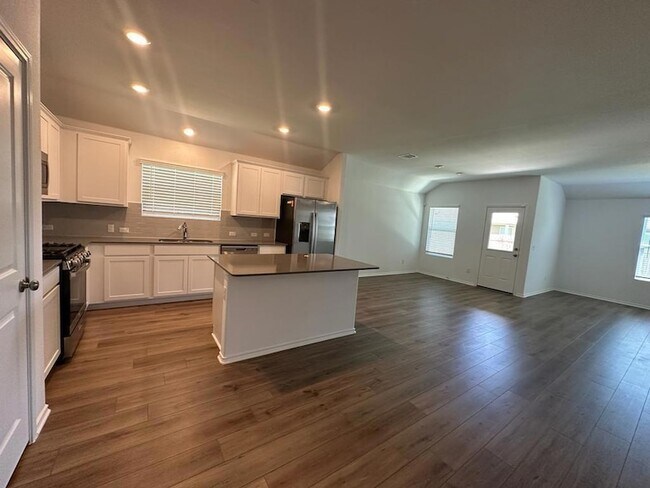 Building Photo - 183 Otter Rd