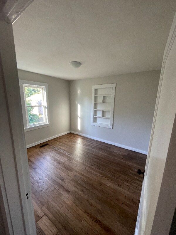 Building Photo - 1315 W Commerce St