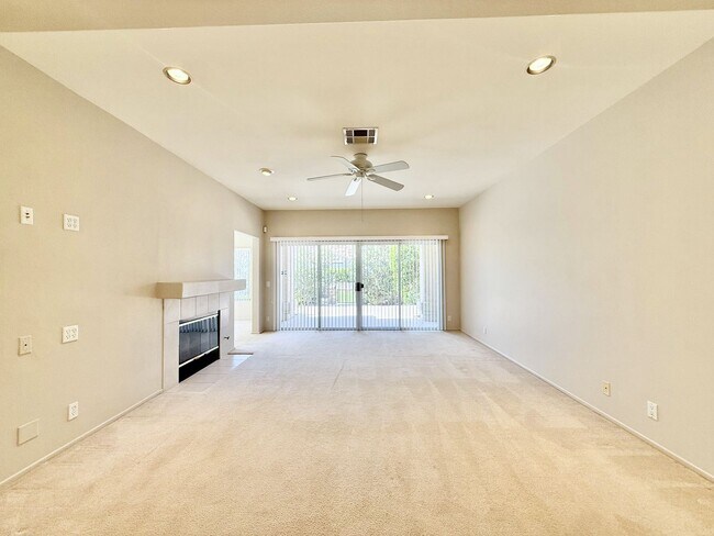 Building Photo - 48625 Cll Esperanza