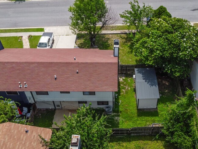 Building Photo - 1141 Royal Crest Dr
