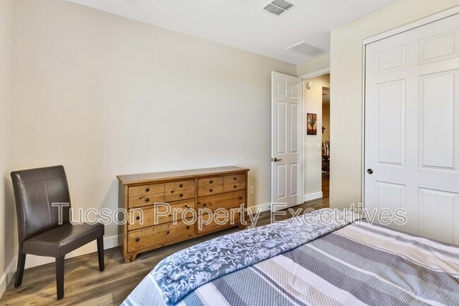 Building Photo - 30737 S Osprey Dr