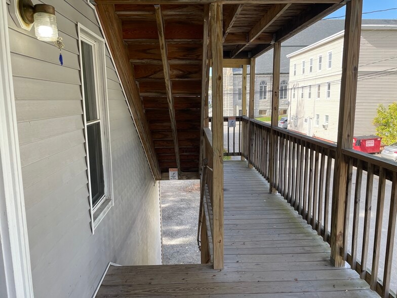 Building Photo - 6 York St