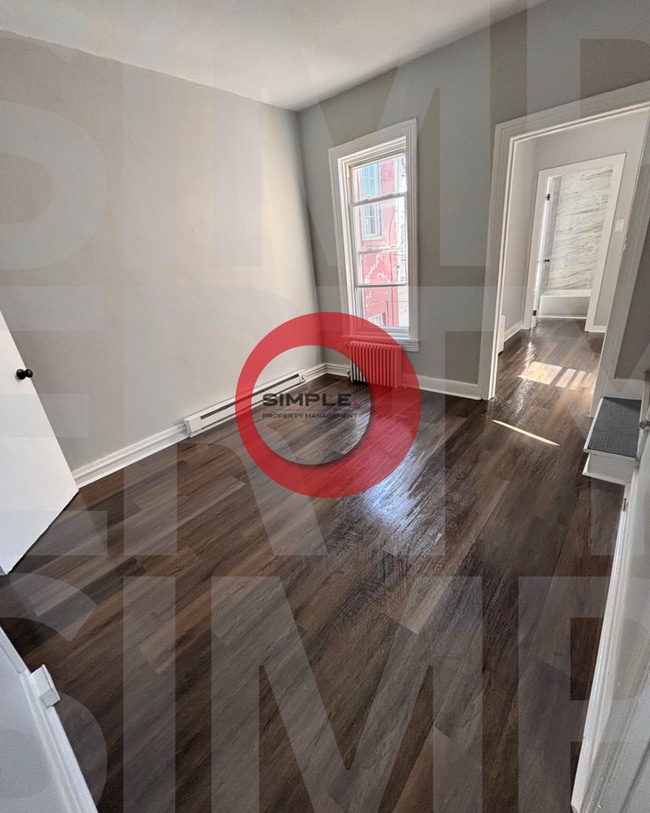 Building Photo - Cozy three-bedroom 1 bath house