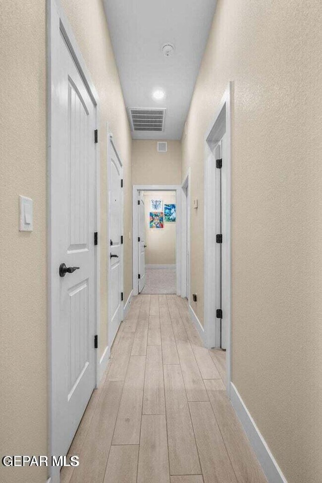Building Photo - 2195 Enchanted Crst Dr