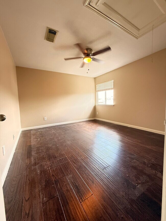 Building Photo - 23603 Maple Vista Ln