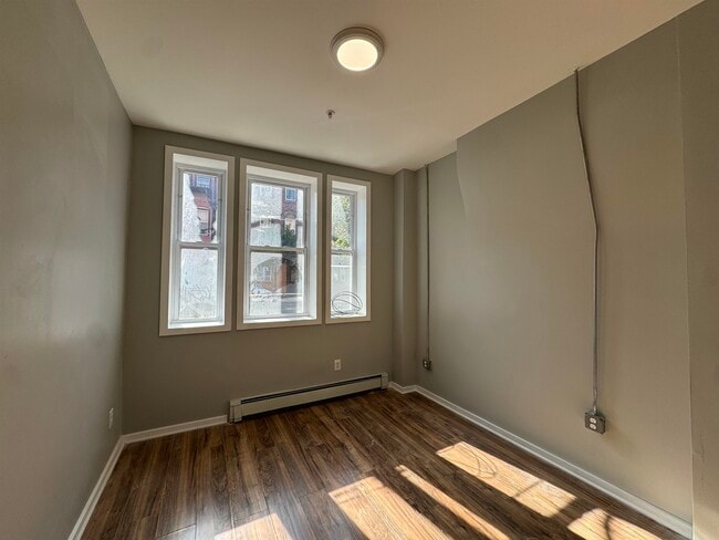 Building Photo - 1513 Summit Ave