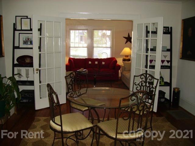 Building Photo - 218 Circle Ave