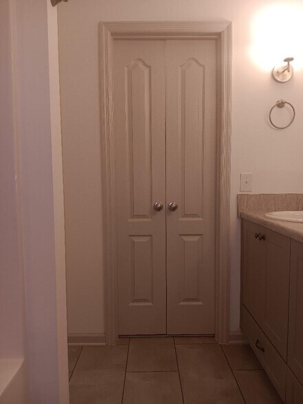 Building Photo - 724 Buddy Ct