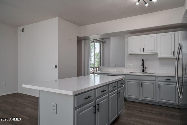 Building Photo - 18250 N Cave Creek Rd