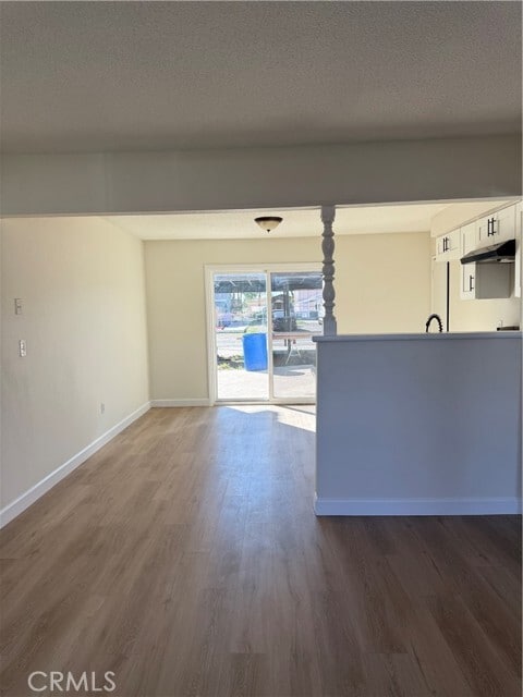 Building Photo - 558 S Benjamin St