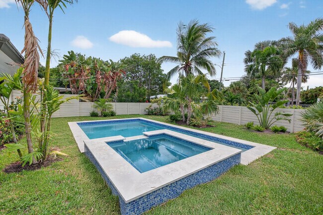 Building Photo - 1981 Coral Gardens Dr