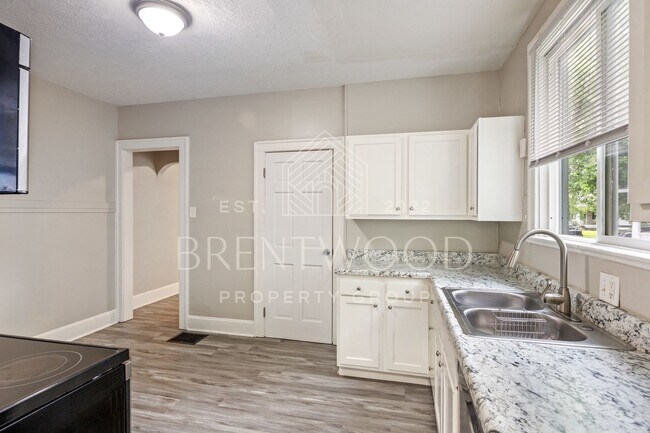Building Photo - Updated and Move-In Ready 4-Bedroom Home