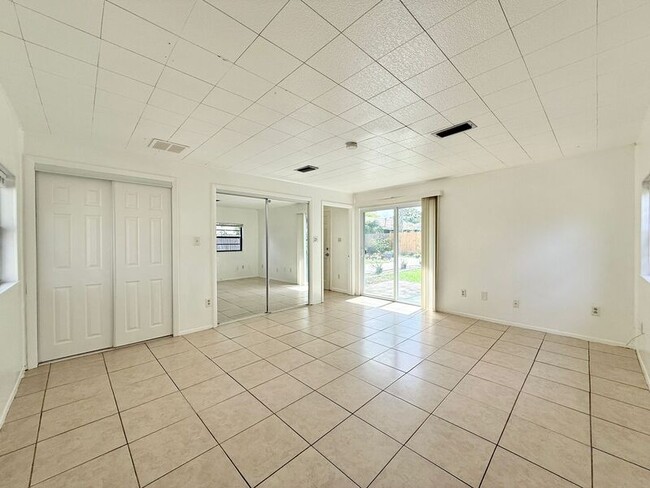 Building Photo - 2658 Sunny Breeze Ave