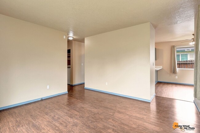 Building Photo - East Anchorage Home with In Unit Laundry a...