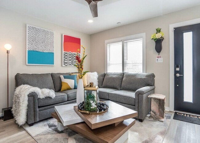 Building Photo - **OFFERING 1/2 OFF FIRST MONTH'S RENT FOR 9+ MONTH LEASE, REFUNDABLE APPLICATION FEES & $100 MOVE...