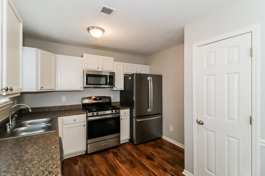 Building Photo - 444 Gresham Dr