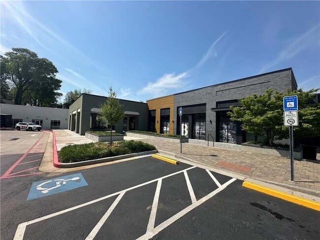 Building Photo - 352 Skylar Ct SE