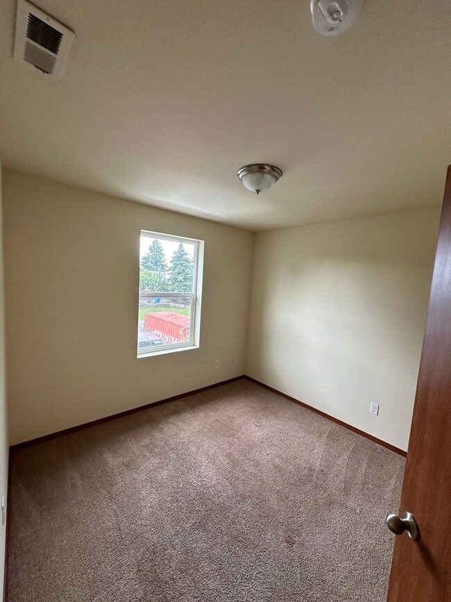 Building Photo - Beautiful 4 Bedroom / 3 Bath Home