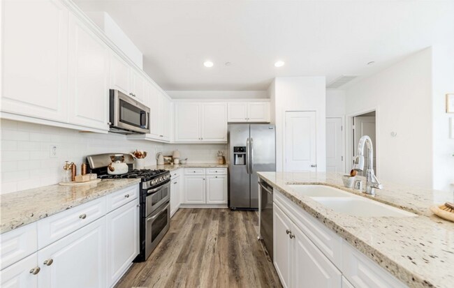 Building Photo - Spacious 3 Bed / 2.5 Bath Home in Chula Vista – Available May 15th