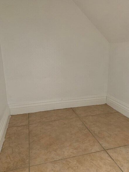 Building Photo - 1302 S Willowbrook Ave