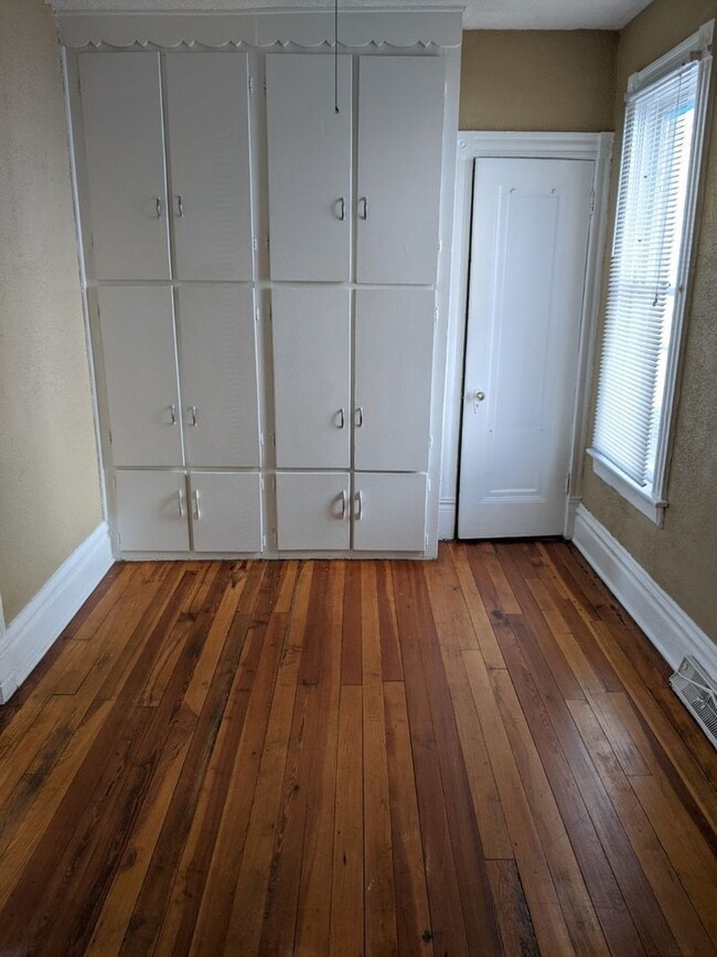 Building Photo - 415 Harlan Ave NE