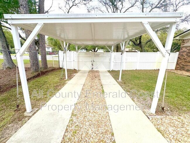 Building Photo - 504 Kelly St