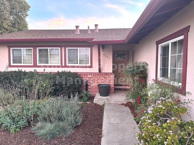 Building Photo - Very nice 4 Bed/2 Bath /1,250 square foot house in Concord available April 1st! Features and amen...