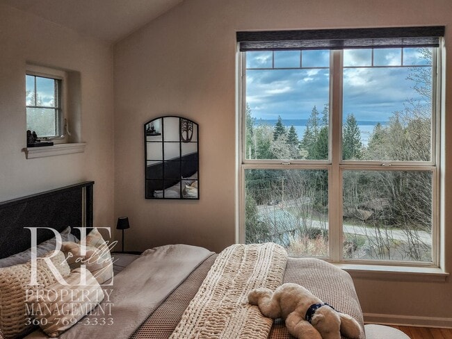 Building Photo - Light-Filled View Home with Vaulted Ceilings & Warm Wood Finishes