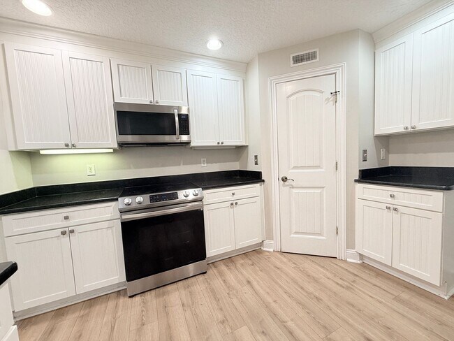 Building Photo - 5511 La Moya Ave
