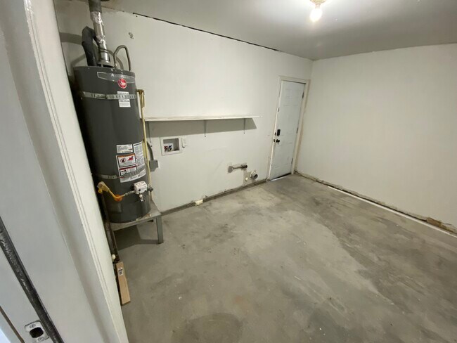 Building Photo - 309 Choker St SE