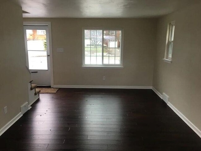 Building Photo - Spacious 3-Bedroom Home in Monroeville – Near Pittsburgh