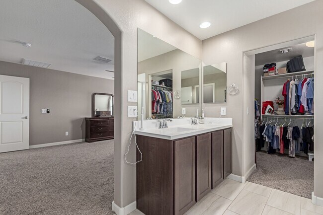 Building Photo - STUNNING 2 story home in Mesa! Plenty of s...