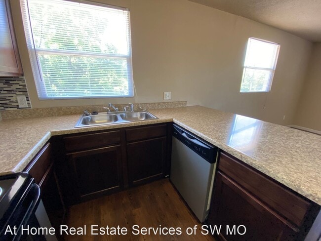 Building Photo - 1400 S Campbell Ave