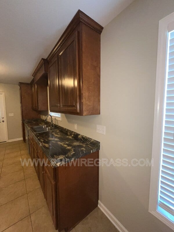 Building Photo - 214 Winterberry Way