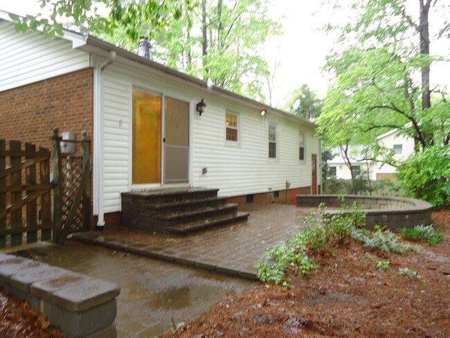 Building Photo - 309 Holtz Ln