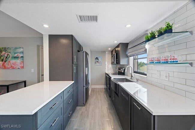 Building Photo - 610 SW 47th Terrace