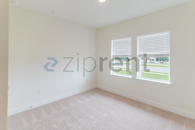 Building Photo - Unit B