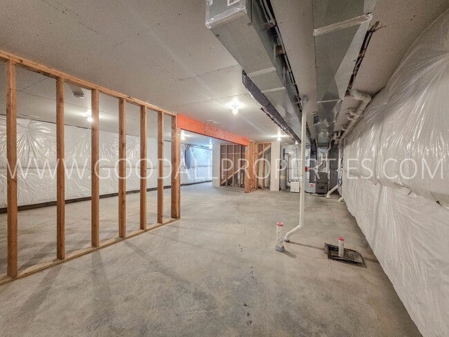 Building Photo - Bright & Spacious 1.5-Story 3 Beds, 2.5 Bath Home in Waukee Schools