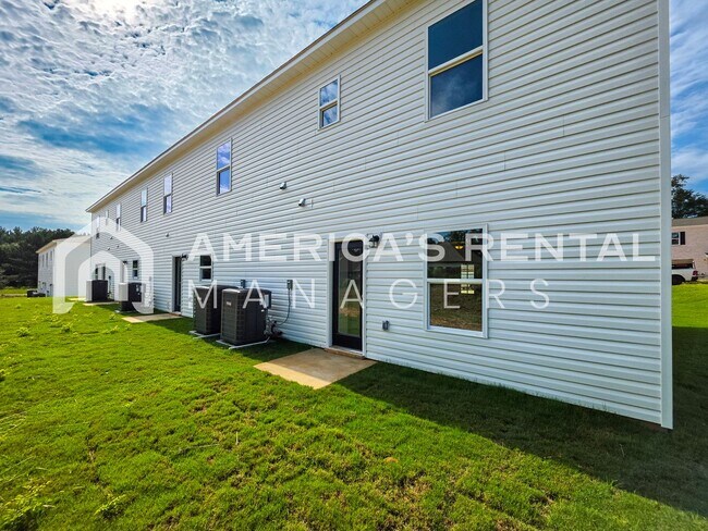 Building Photo - New Construction Townhome for Rent in Clanton, AL!