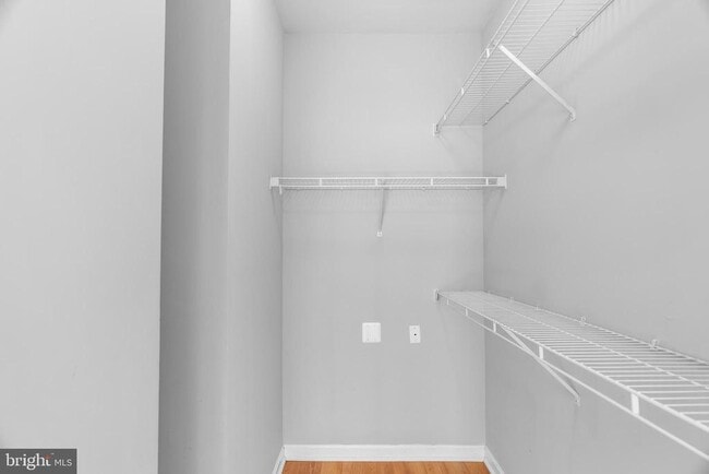 Building Photo - 4852 Eisenhower Ave