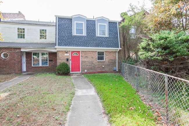 Building Photo - 5751 W Hastings Arch