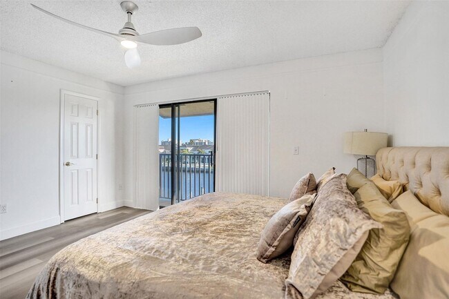 Building Photo - 270 Captains Walk