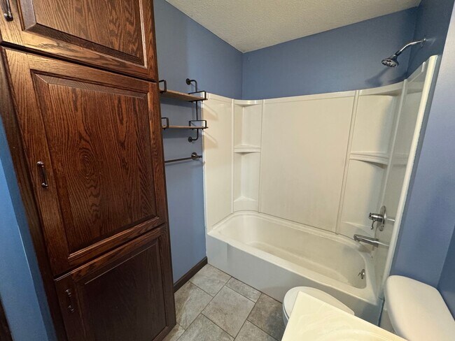 Building Photo - 242 S Market St