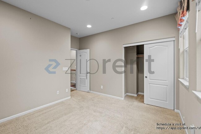 Building Photo - 137 Burbank St