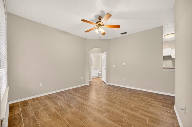 Building Photo - Crescent Place - 16-104