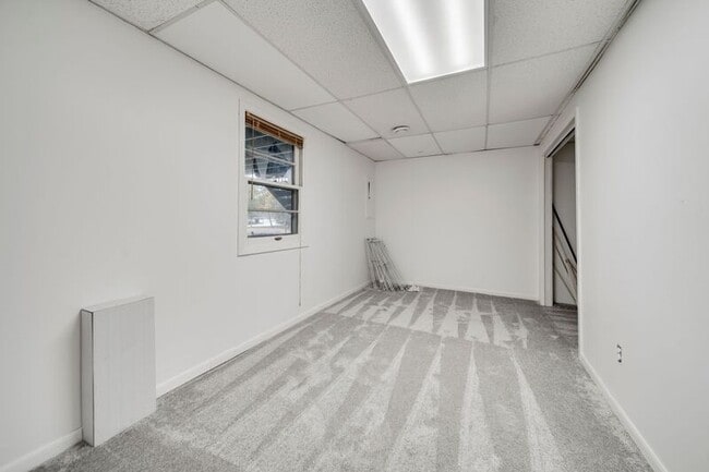 Building Photo - 6367 Zinnia Ln N