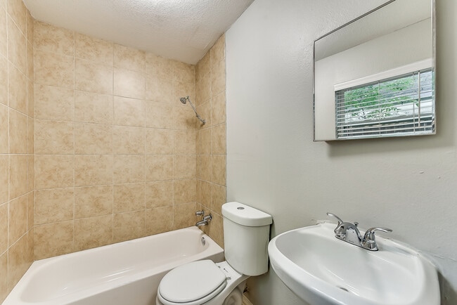 Building Photo - Swisswood Apartments