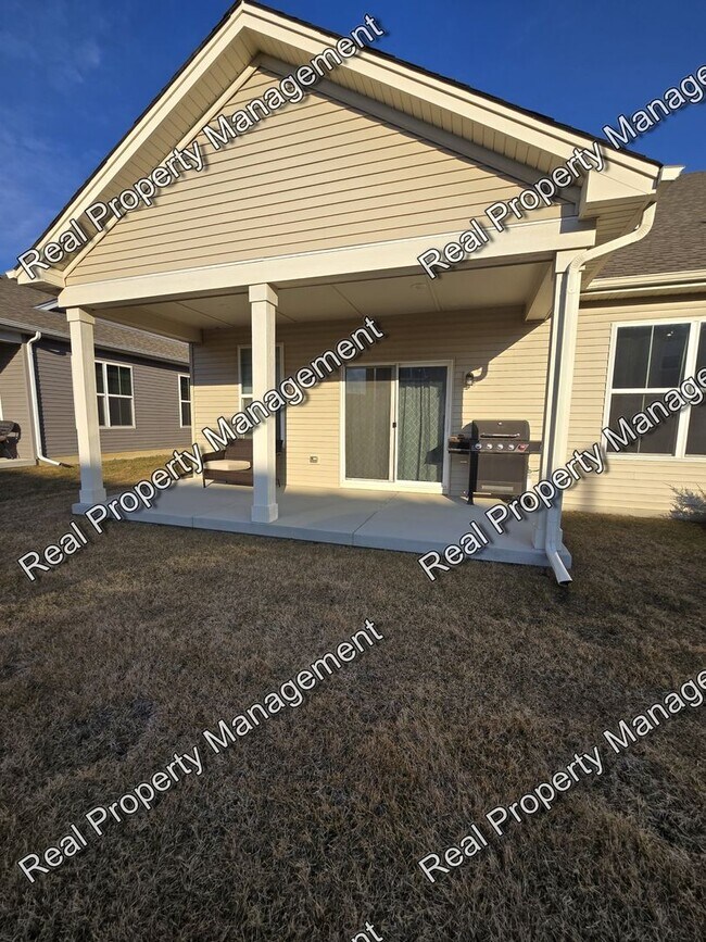 Building Photo - Newer Two Bedroom Townhome