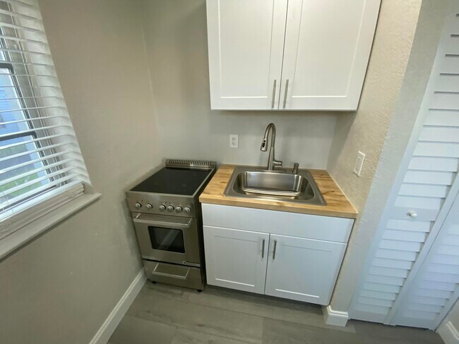 Building Photo - 10 N Palmway