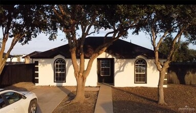 Building Photo - 13 Azalea Ave